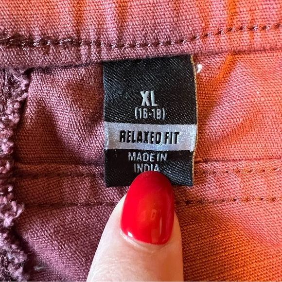 Carhartt women’s relaxed fit shorts. Size XL 16-18. - Picture 2 of 9